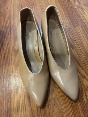 Naturalizer Heels NEW